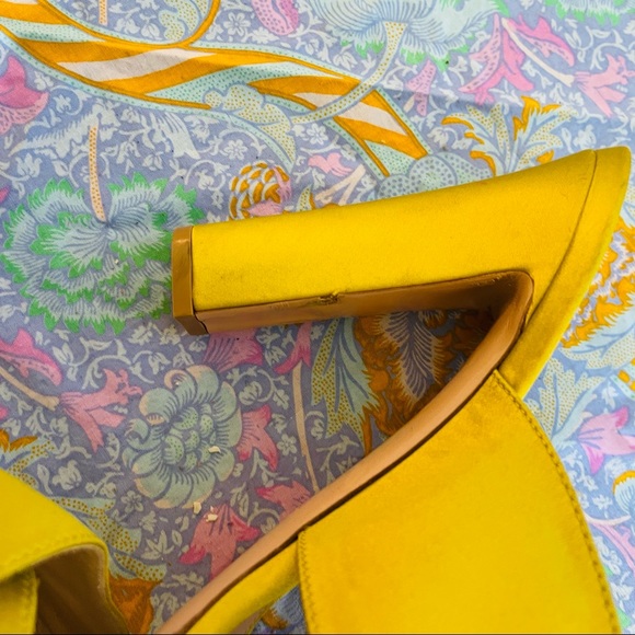 Gianvito Rossi Mustard yellow sandal mule fall Satin material size 42 Italy 11.5 - Picture 3 of 7
